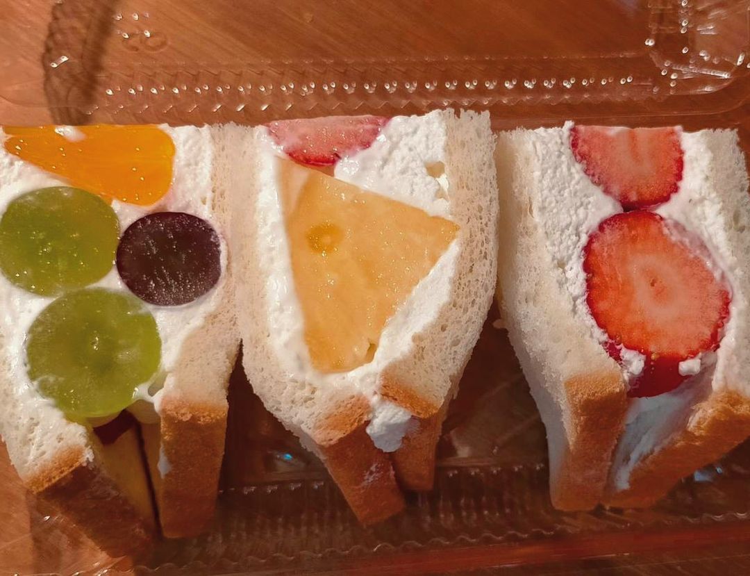 カフェ呂久呂　フルーツサンドイッチ